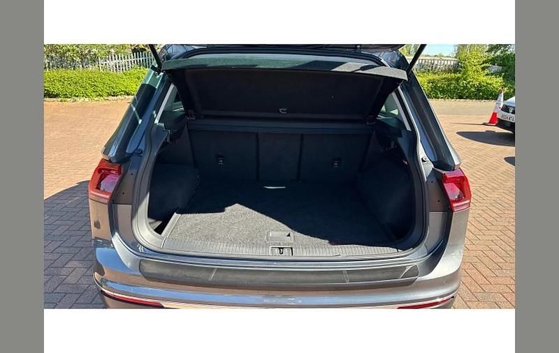 Begagnad VW Tiguan SEL 150 HK (110 kW) 2018 Grå SUV