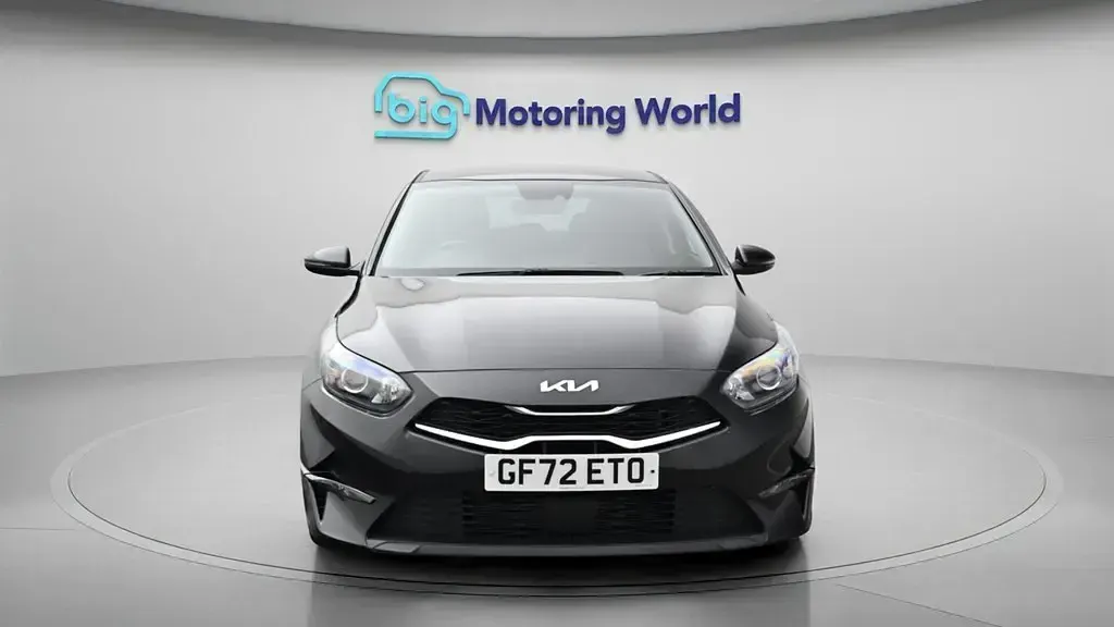 Usado Kia Ceed 158 HP (116 kW) 2022 Preto Citadino
