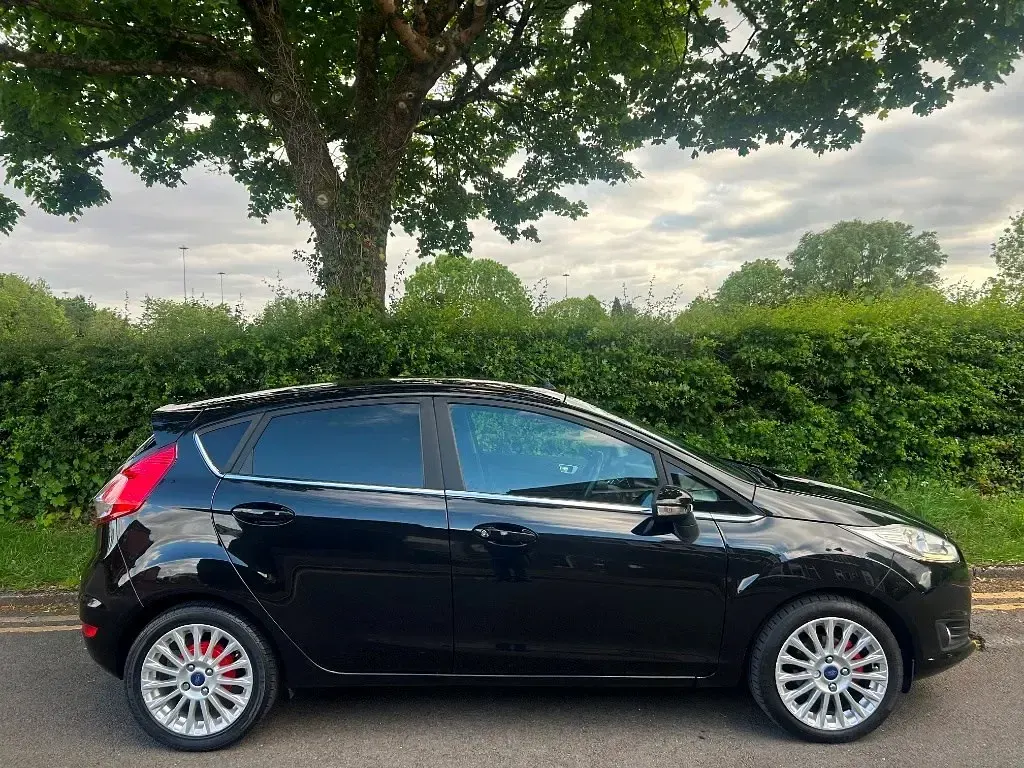 Second-hand Ford Fiesta Titanium 2013 Negru Hatchback