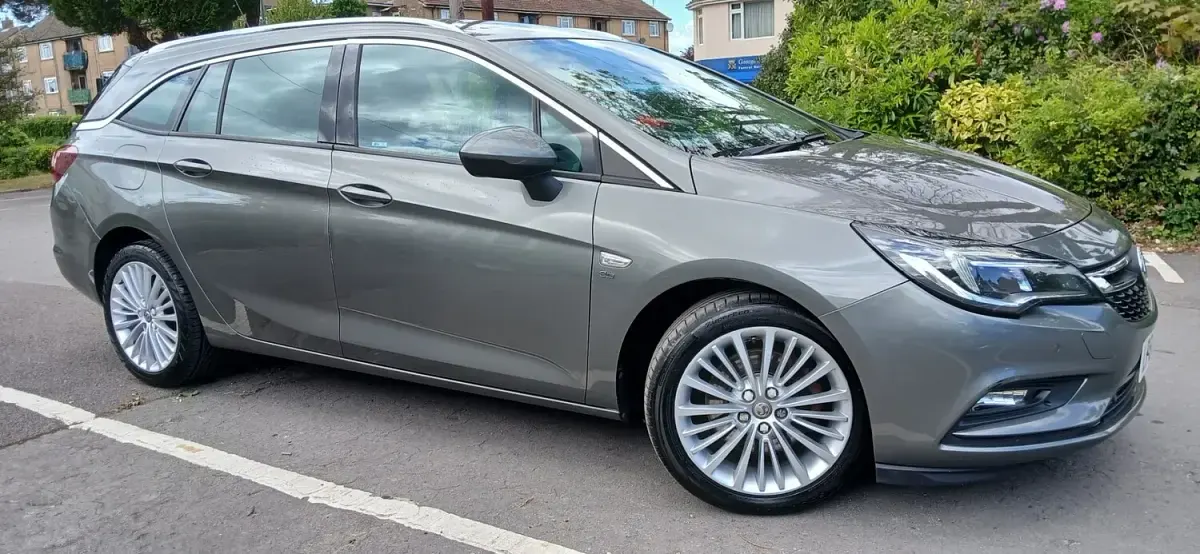 Used Vauxhall Astra Elite 136 HP (100 kW) 2017 Grey Estate