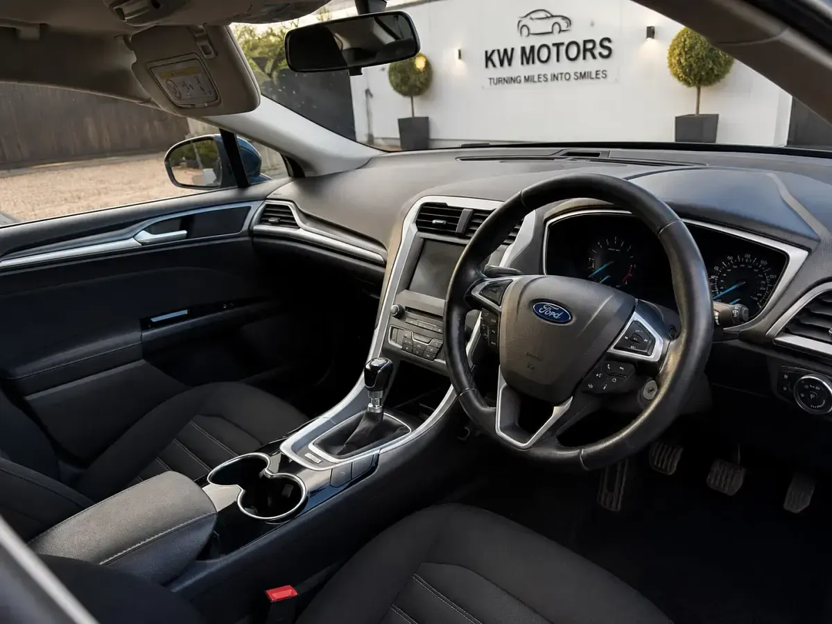 Used Ford Mondeo Zetec 150 HP (110 kW) 2015 Blue Hatchback
