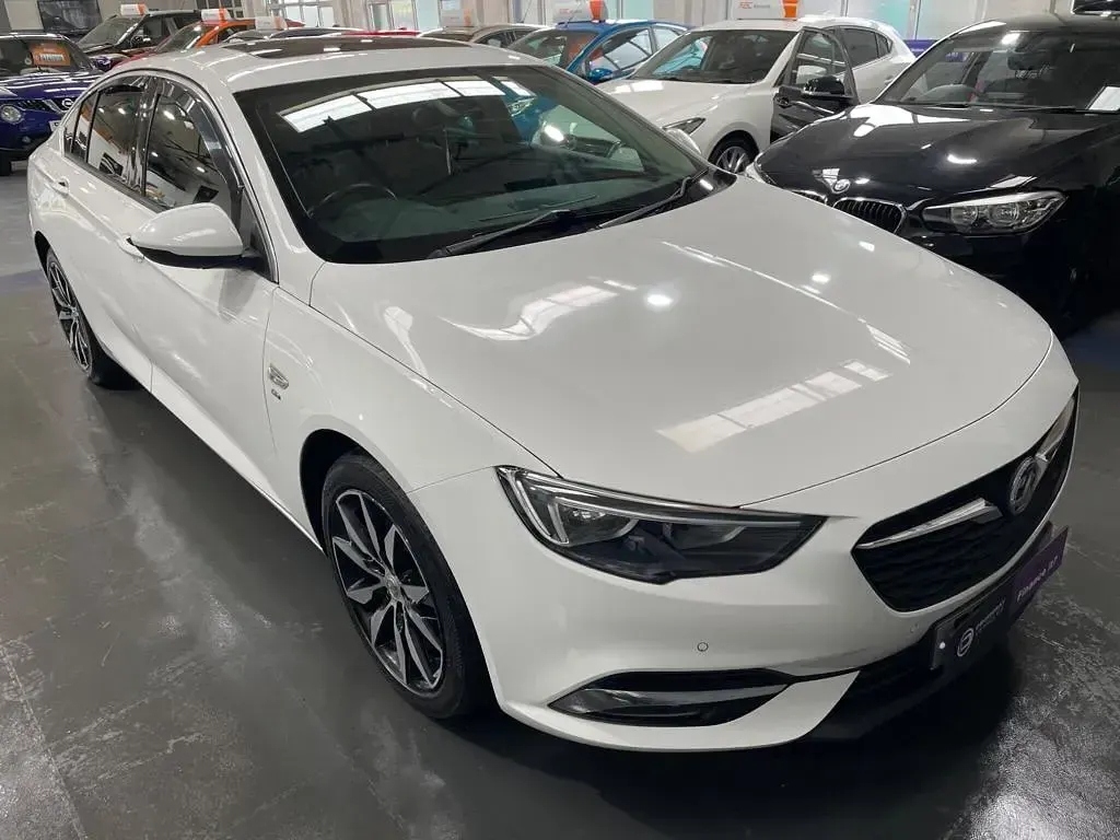 Used Vauxhall Insignia Sport 2017 White Hatchback