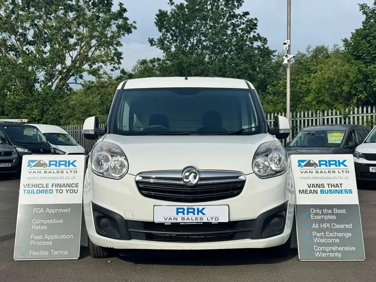 Used Vauxhall Combo Sportive 89 HP (65 kW) 2013 White MPV