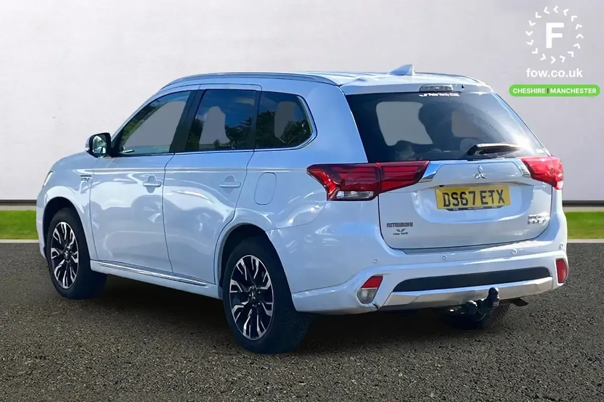 Used Mitsubishi Outlander P-HEV 200 HP (147 kW) 2018 White Estate