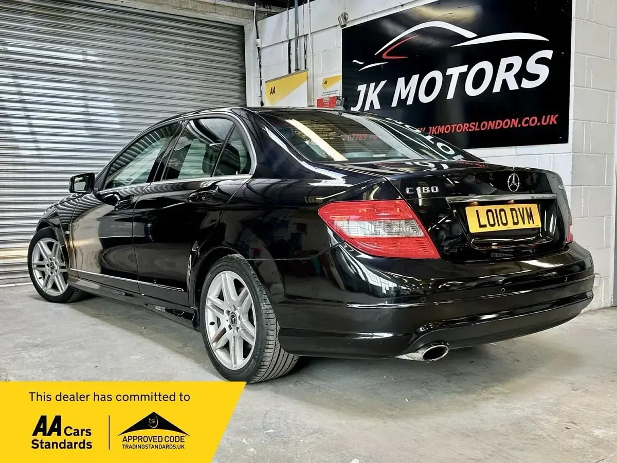 Used Mercedes C180 156 HP (114 kW) 2010 Black Sedan