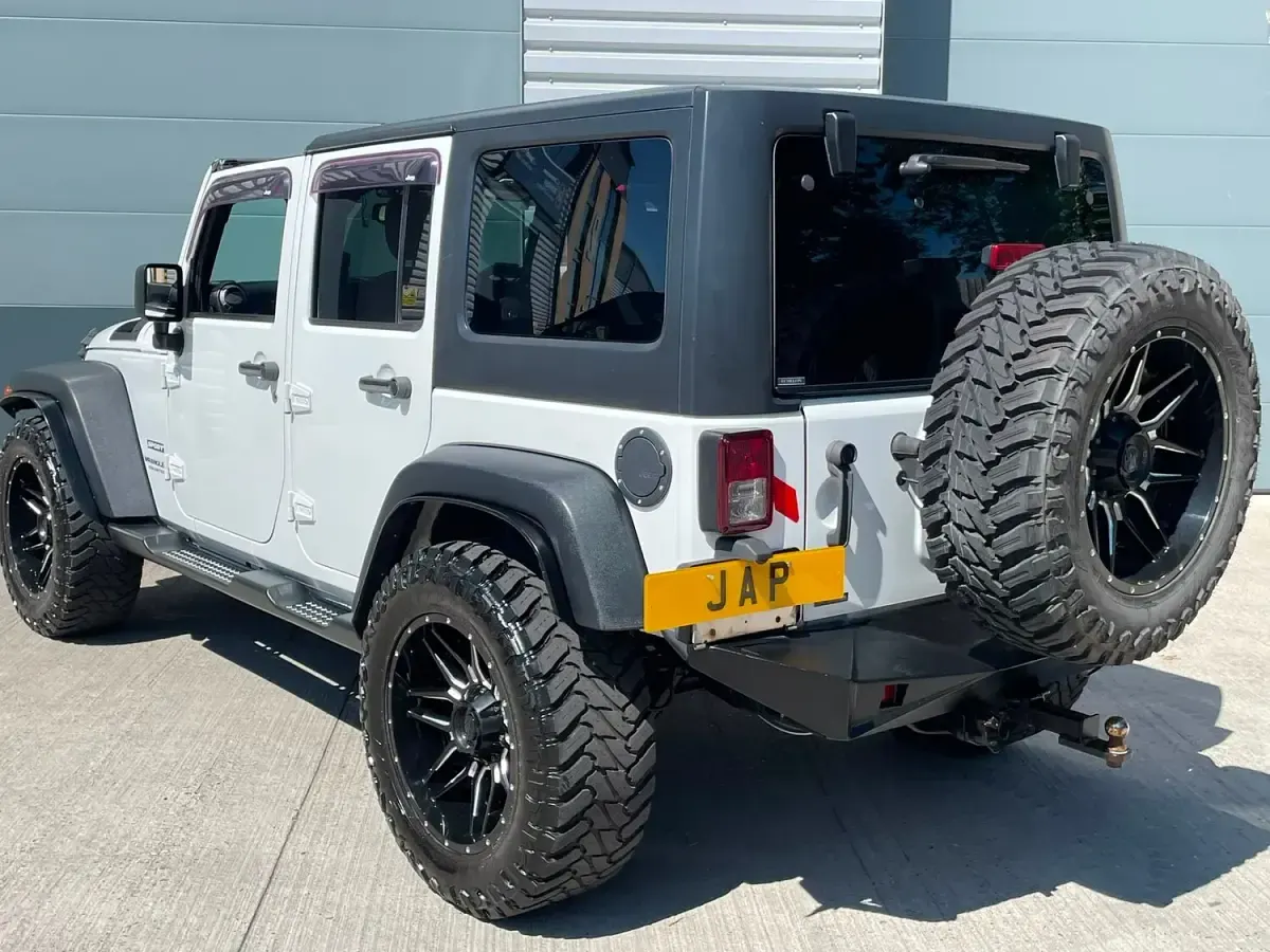 Used Jeep Wrangler Sahara 285 HP (209 kW) 2015 White SUV