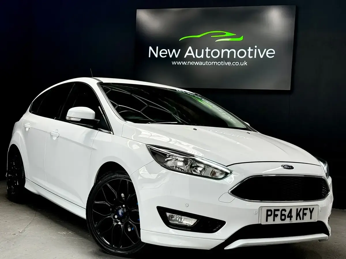 Used Ford Focus Zetec 125 HP (91 kW) 2015 White Hatchback