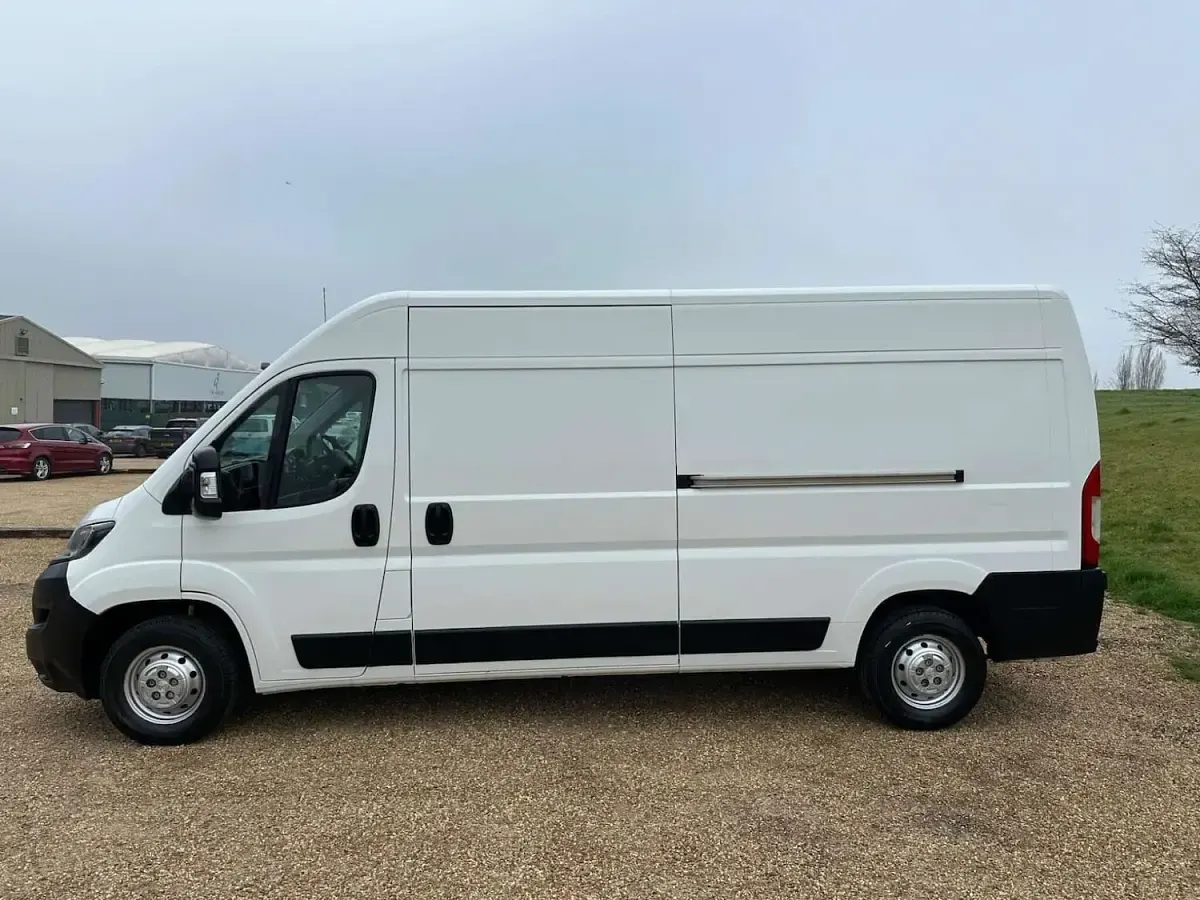 Used Peugeot Boxer 130 HP (95 kW) 2018 White Van