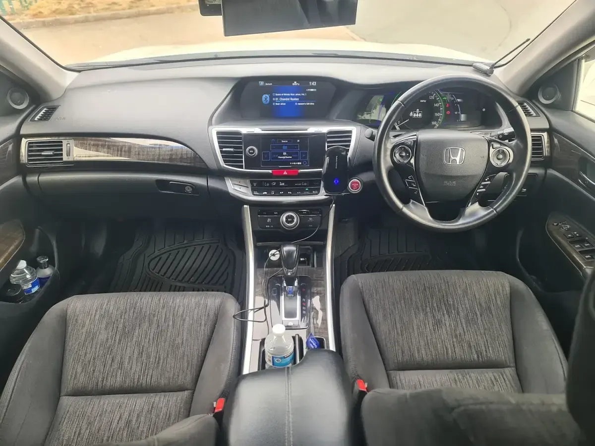 Used Honda Accord Hybrid 214 HP (157 kW) 2013 White Sedan