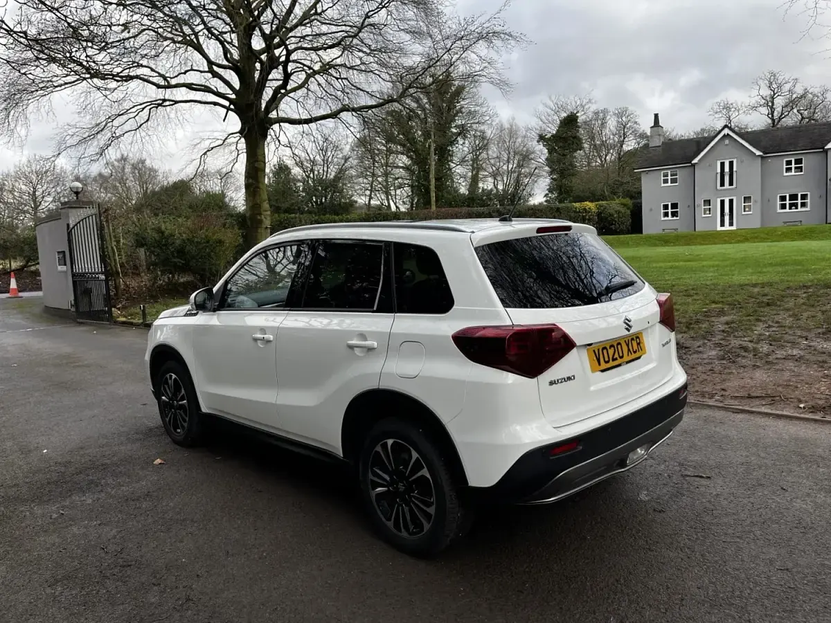 Używany Suzuki Vitara SZ5 140 KM (102 kW) 2020 Biały SUV