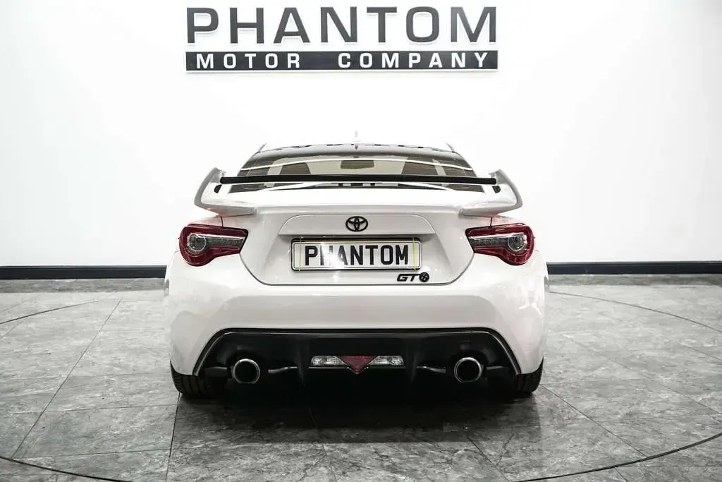 Used Toyota GT86 GT 200 HP (147 kW) 2016 White Coupe
