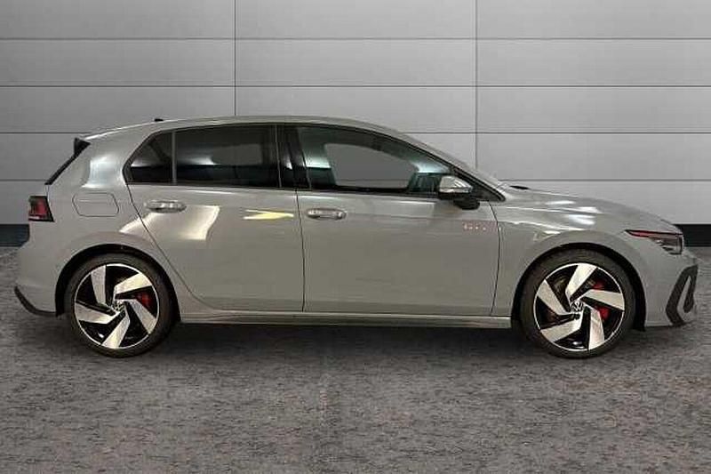 Second-hand VW Golf VIII 265 CP (194 kW) 2025