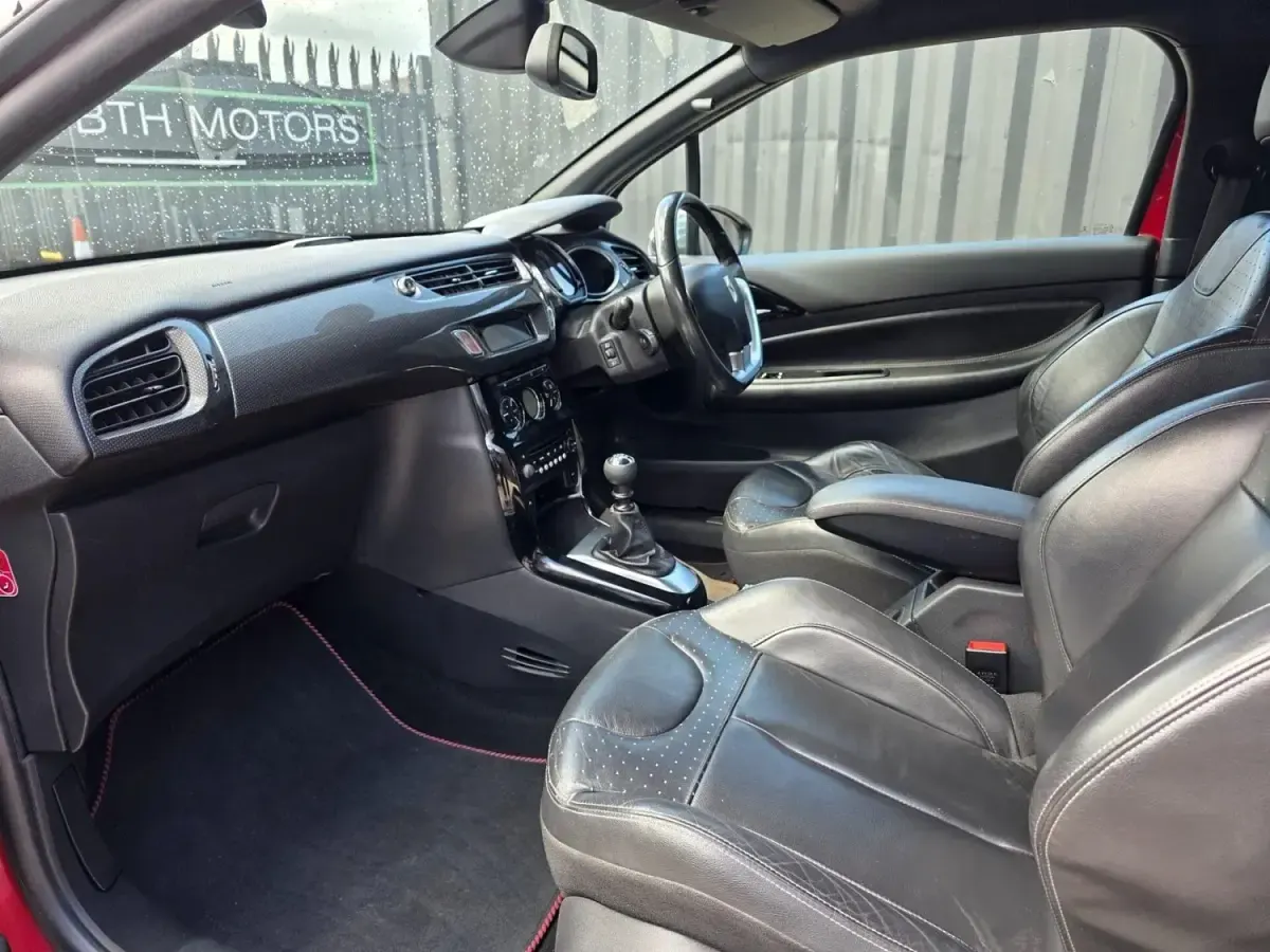 Begagnad Citroën DS3 2014 Röd Halvkombi