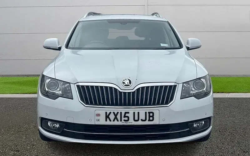 Used Skoda Superb 170 HP (125 kW) 2015 White Estate