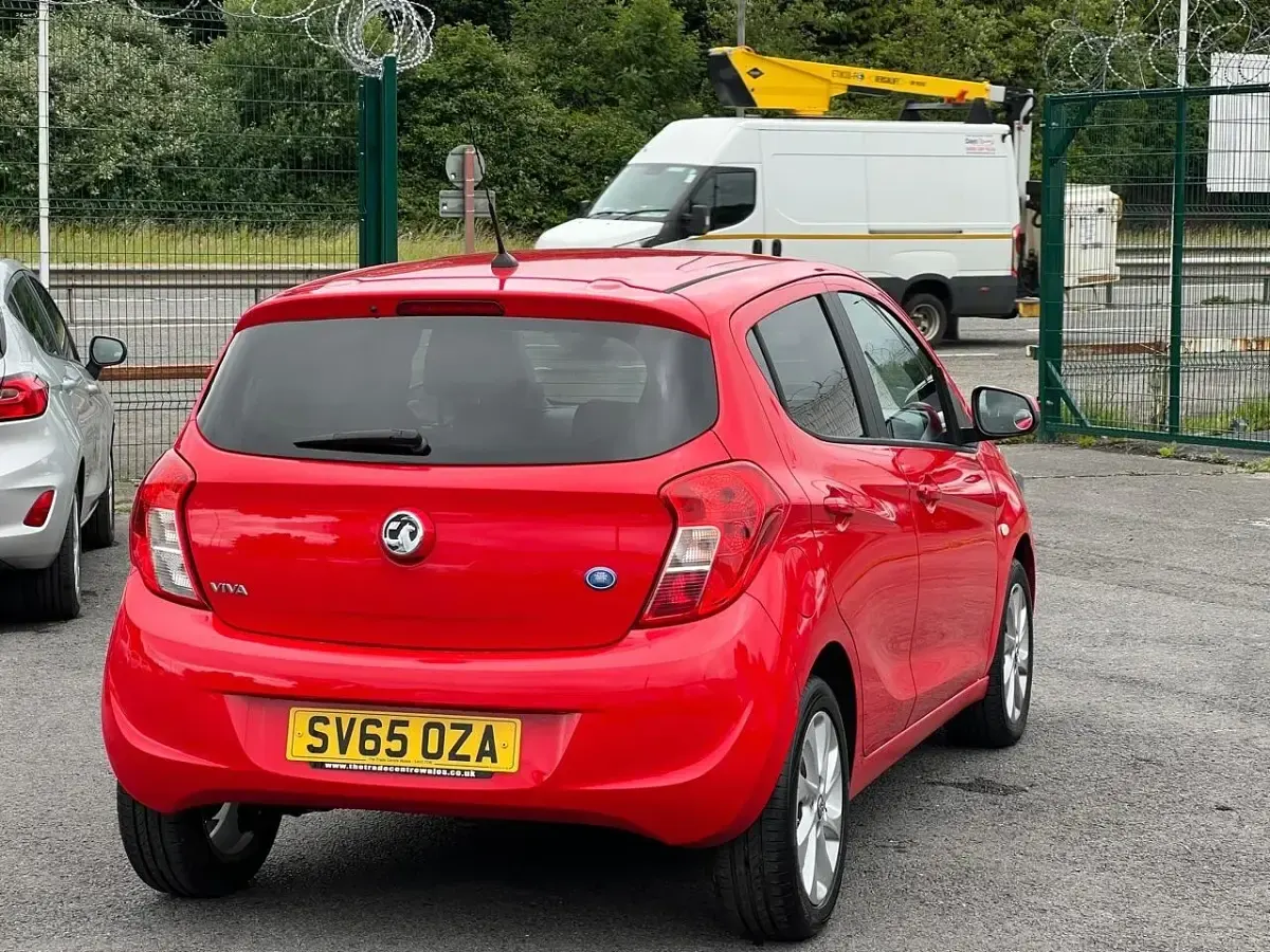 Used Vauxhall Viva 75 HP (55 kW) 2015 Red Hatchback
