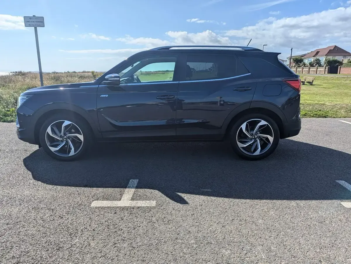 Used SsangYong Korando 136 HP (100 kW) 2019 Blue Estate