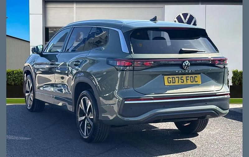 Neu VW Tayron Elegance 150 PS (110 kW) 2026 Grün SUV