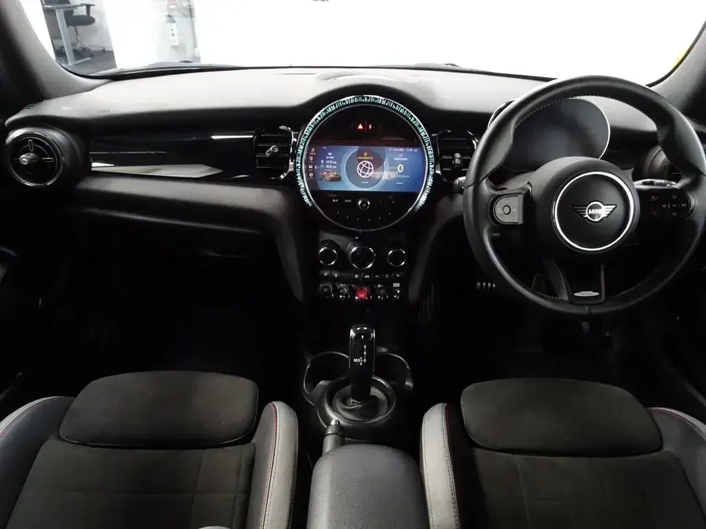 Used Mini Cooper Hatch 136 HP (100 kW) 2023 Red Hatchback