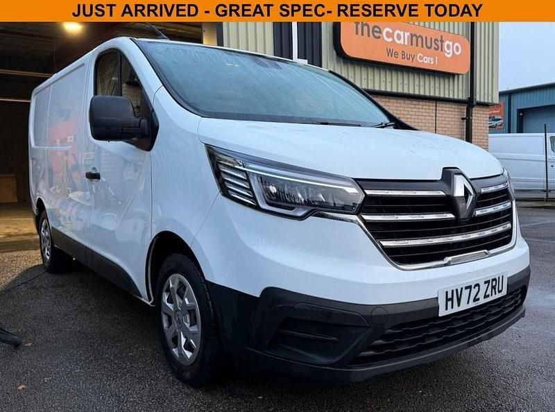White Used 2023 Renault Trafic Business MPV | £15,490 (Good price) - Image 1/4