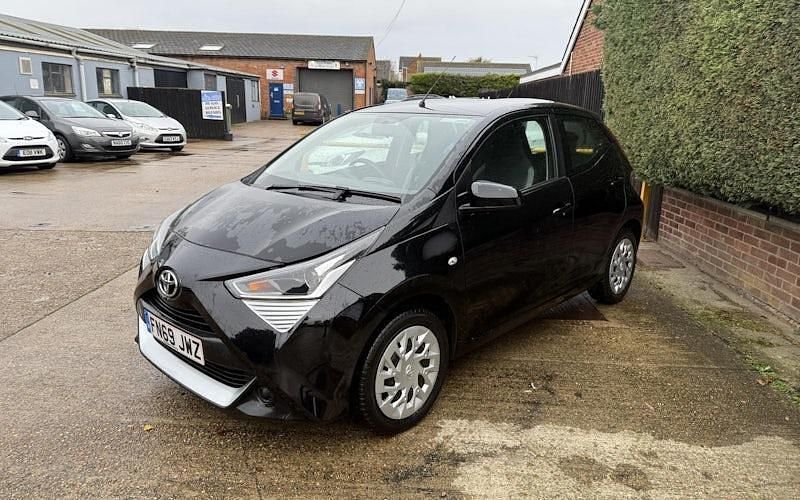 Used Toyota Aygo X-play 72 HP (52 kW) 2019 Black Hatchback