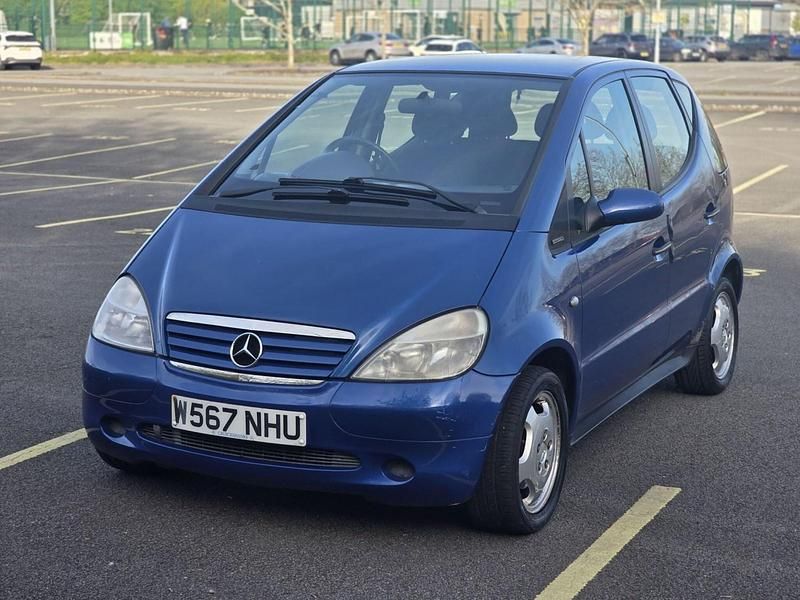 Begagnad Mercedes A160 Elegance 2000 Blå Halvkombi