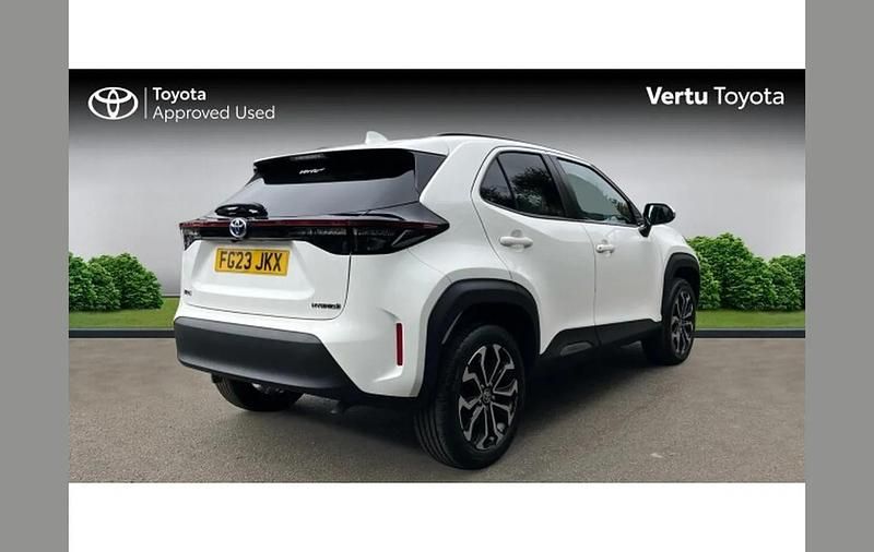 Used Toyota Yaris Cross Design 113 HP (83 kW) 2023 White SUV