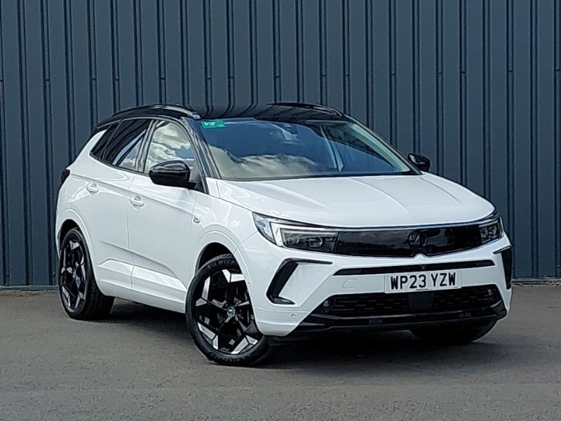 White Used 2023 Vauxhall Grandland X GSe SUV | £20,998 (A bit pricey) - Image 1/4