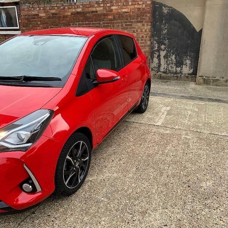 Usado Toyota Yaris Design 2017 Vermelho Citadino