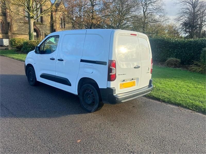 Used Citroën Berlingo 2022 White MPV