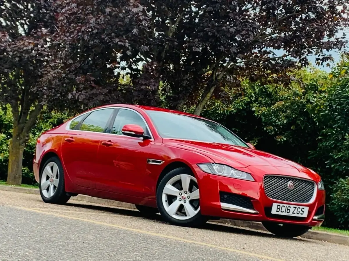 Usado Jaguar XF Portfolio 180 HP (132 kW) 2016 Vermelho Sedan