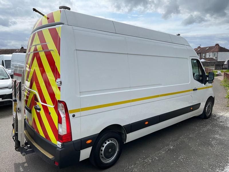 Used Vauxhall Movano Edition 135 HP (99 kW) 2020 White MPV