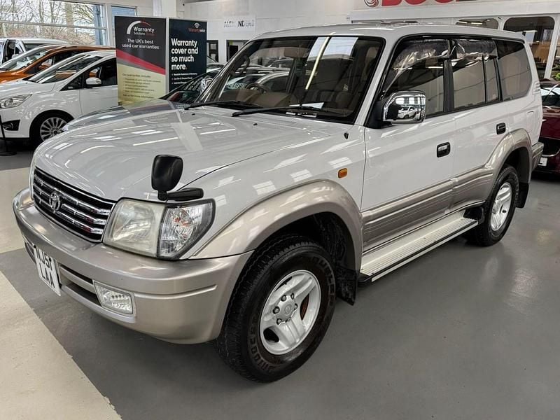 Used Toyota Land Cruiser 2005 White/gold SUV