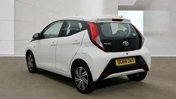 Used Toyota Aygo X-play 2018 White Hatchback
