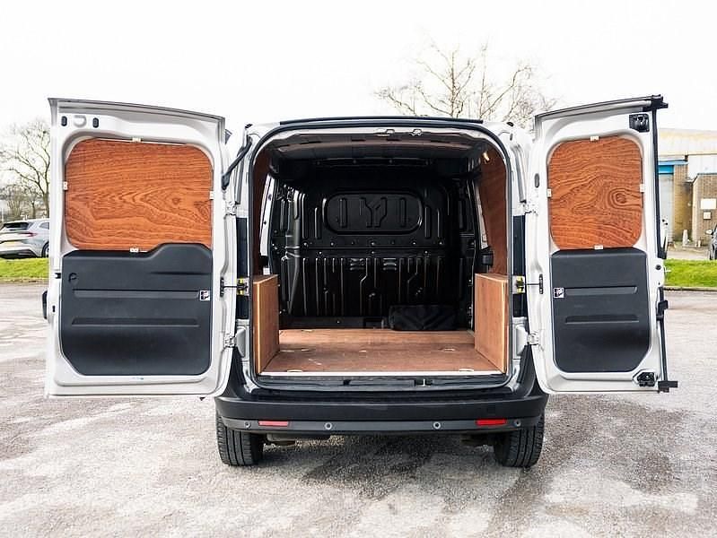 Used Fiat Doblò 120 HP (88 kW) 2021 Silver MPV