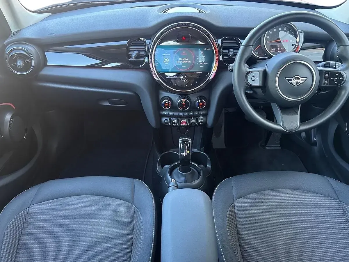 Usado Mini Cooper Classic 134 HP (98 kW) 2022 Vermelho Citadino