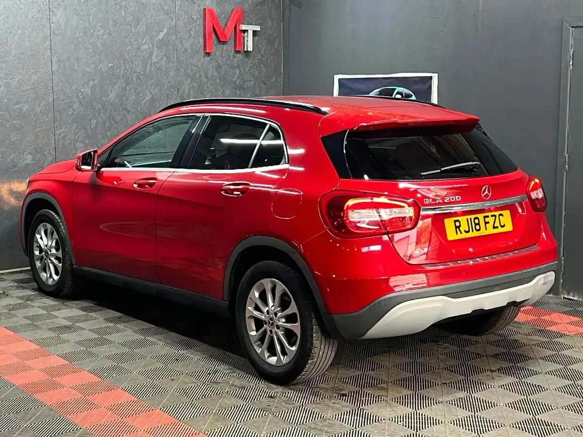 Used Mercedes GLA200 Executive 156 HP (114 kW) 2018 Red SUV