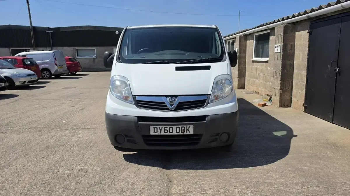 Used Vauxhall Vivaro 115 HP (84 kW) 2010 White MPV