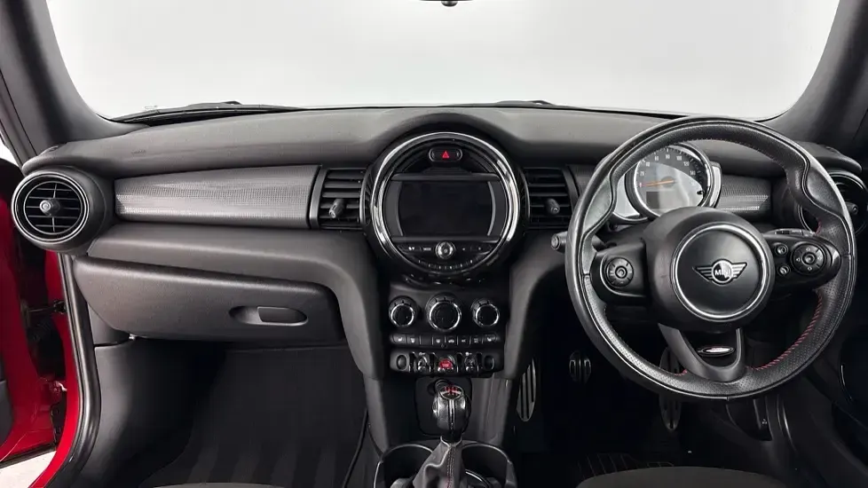 Used Mini Cooper Hatch 134 HP (98 kW) 2019 Red Hatchback