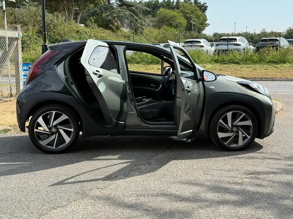 Used Toyota Aygo X 72 HP (52 kW) 2023 Green SUV