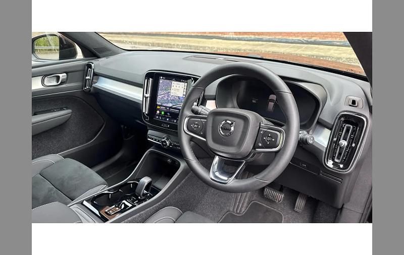 Used Volvo XC40 Plus 161 HP (118 kW) 2026 Black SUV