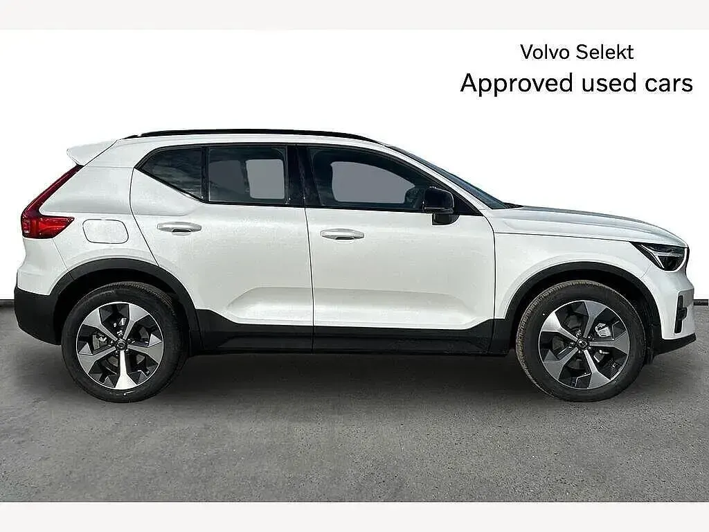 New Volvo XC40 Plus 161 HP (118 kW) 2026 White SUV
