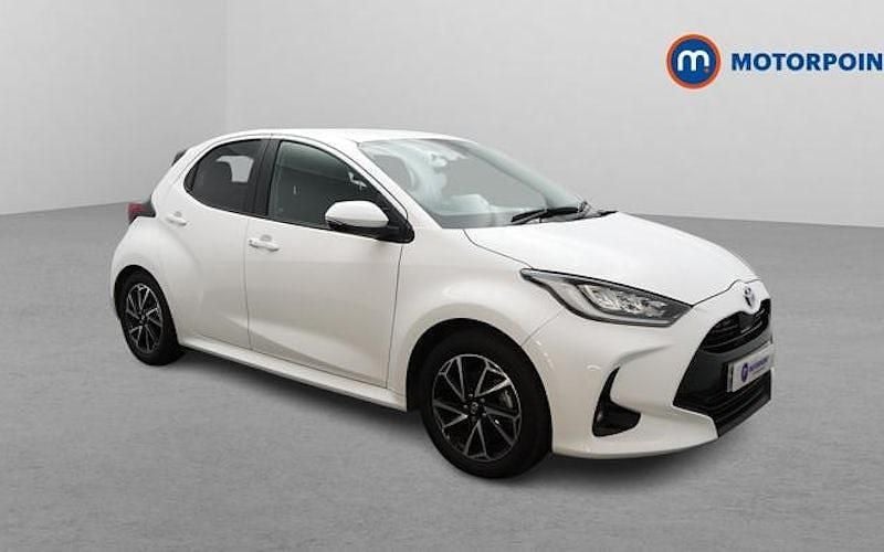 Used 2025 Toyota Yaris Hybrid Design Hatchback | £18,349 (Super price) - Image 1/4