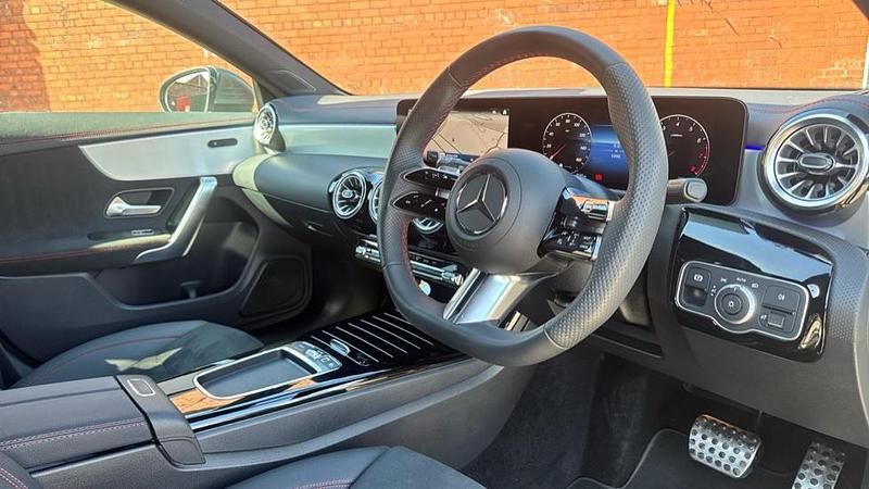Occasion Mercedes CLA200 Executive 163 ch (119 kW) 2025 Gris