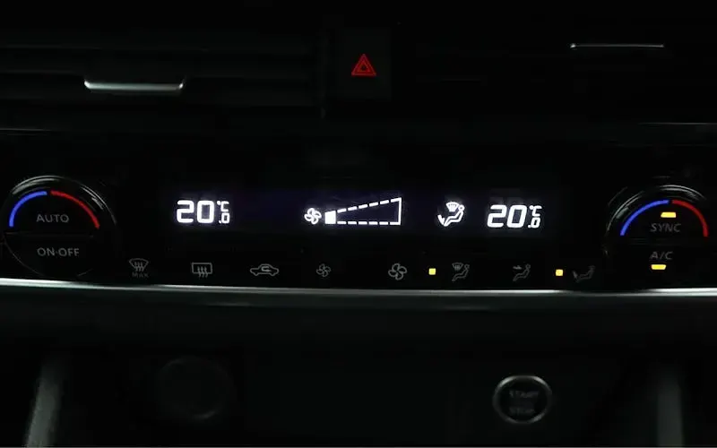 Used Nissan Qashqai Acenta Premium 140 HP (102 kW) 2024 Silver SUV
