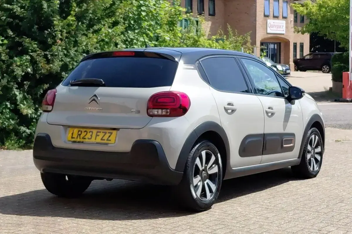 Used Citroën C3 PureTech 82 HP (60 kW) 2023 Beige Hatchback