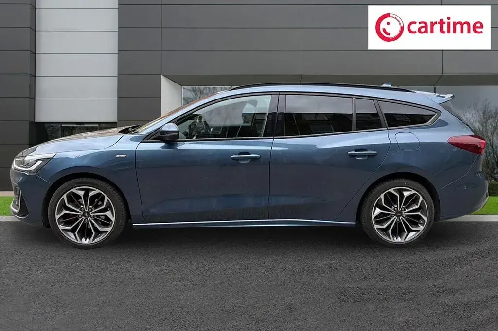 Used Ford Focus ST-Line 125 HP (91 kW) 2022 Blue Estate