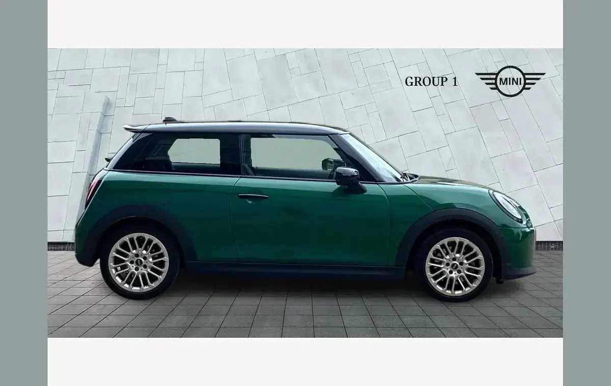 Used Mini Cooper Exclusive 200 HP (147 kW) 2024 Green Hatchback