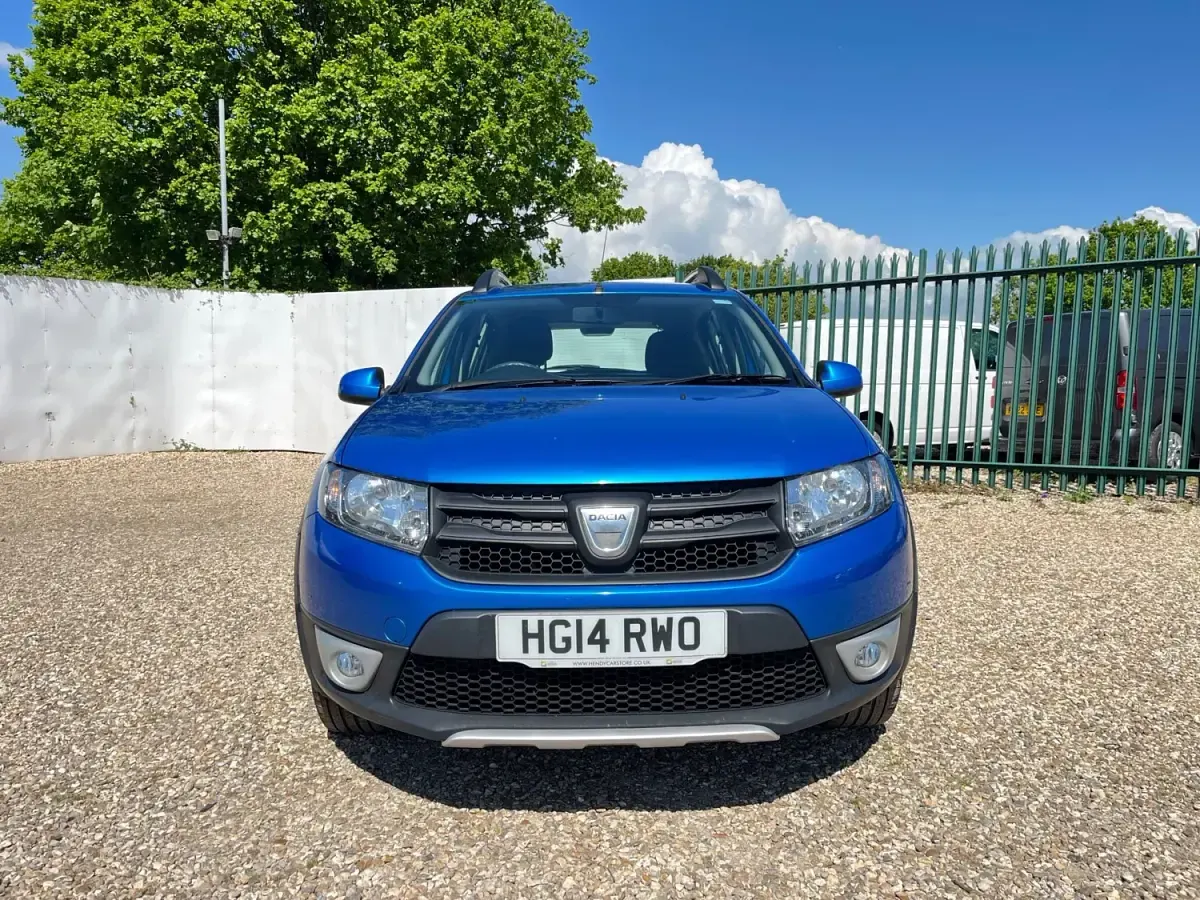 Usado Dacia Sandero Ambiance 90 HP (66 kW) 2014 Azul Citadino