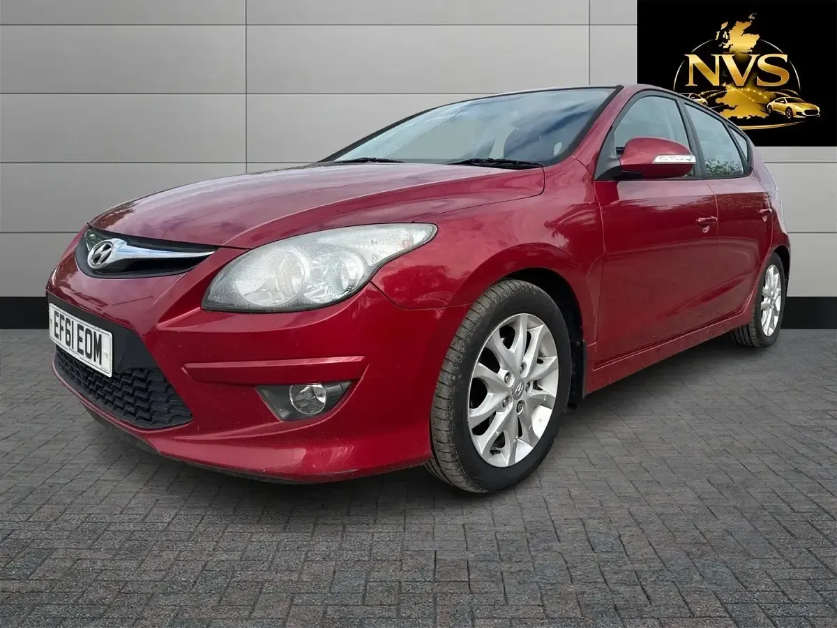 Used Hyundai i30 Comfort 113 HP (83 kW) 2011 Red Hatchback