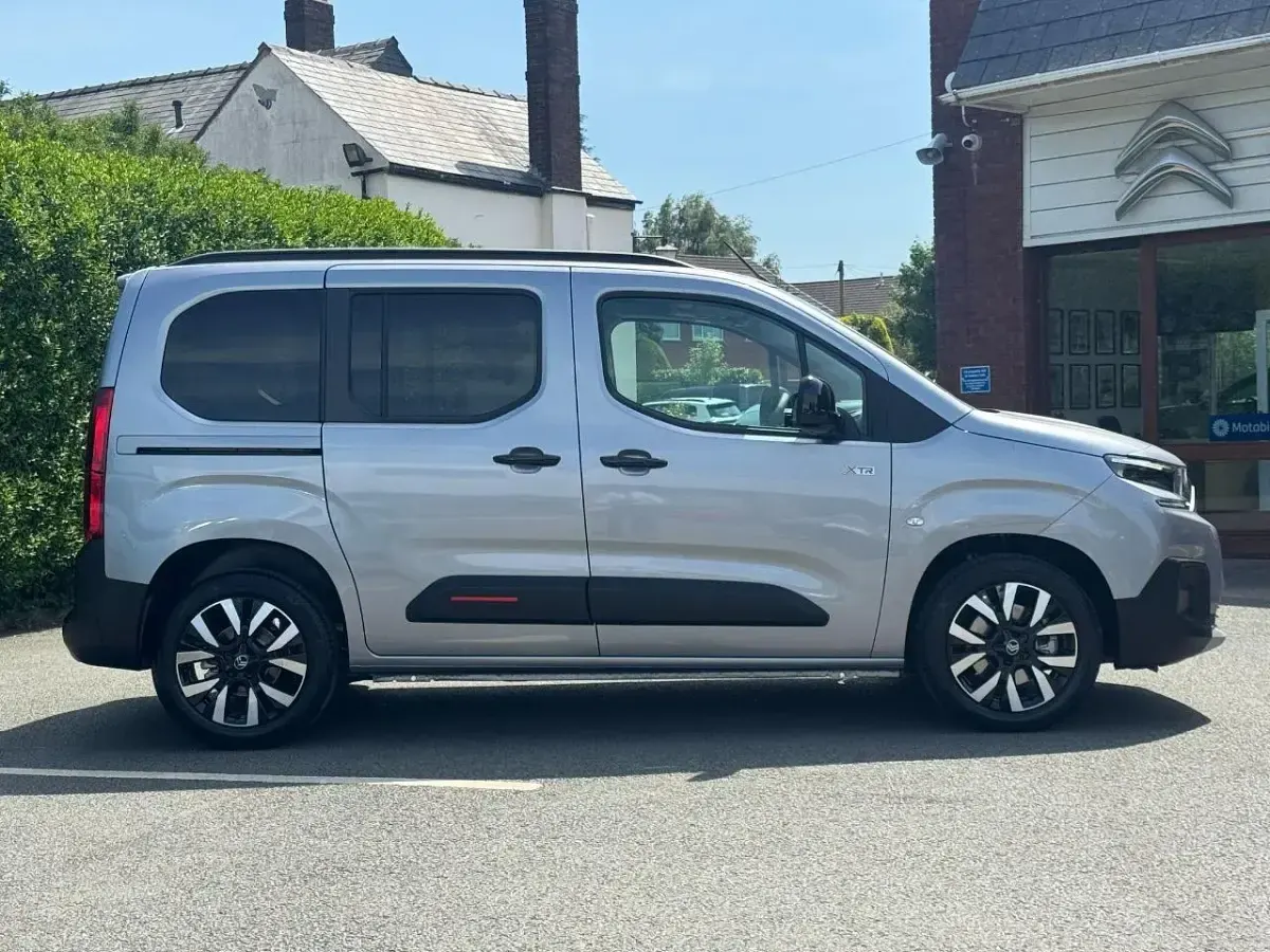 New Citroën Berlingo 130 HP (95 kW) 2026 Grey MPV